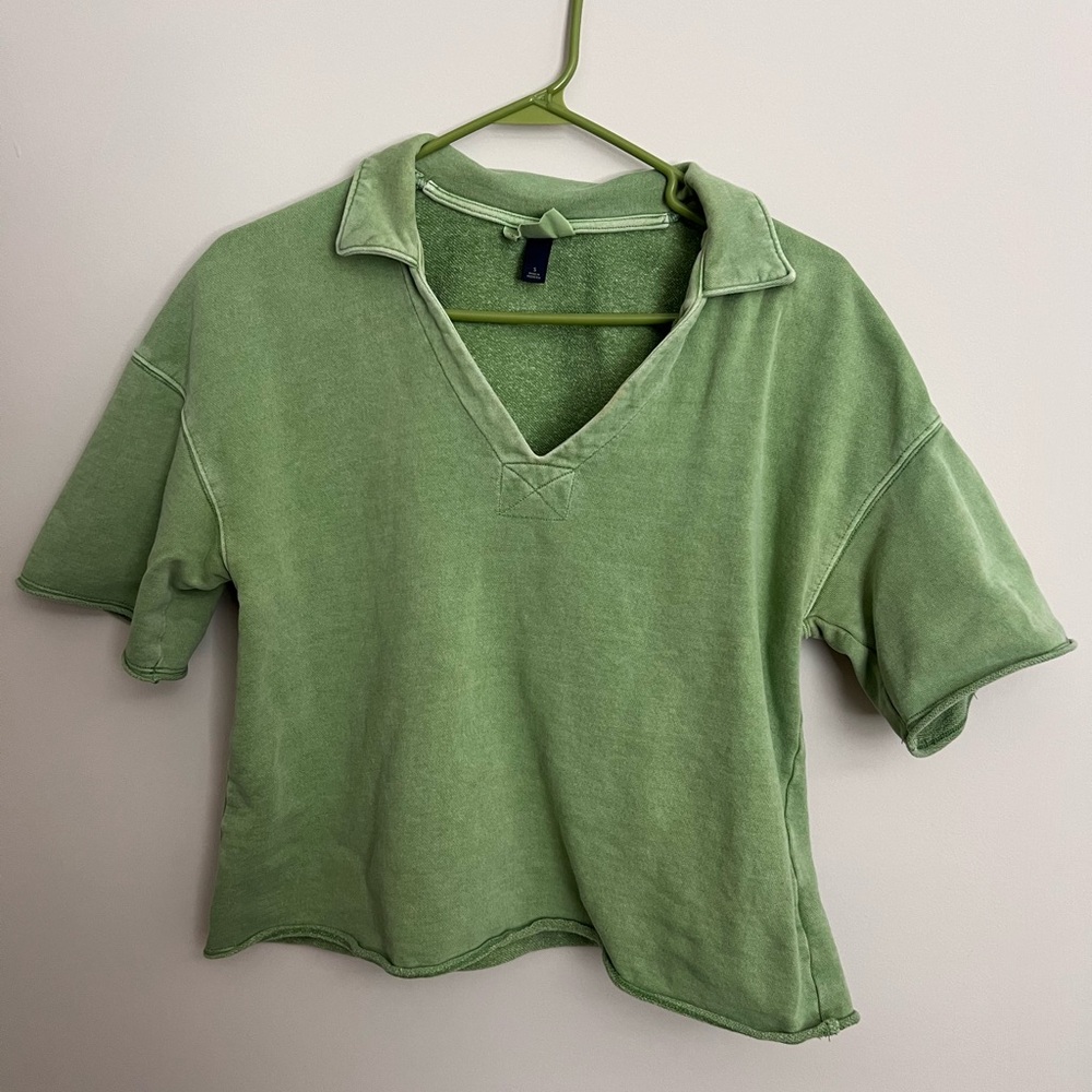 Crop V‑Neck Collared Top - Universal Thread